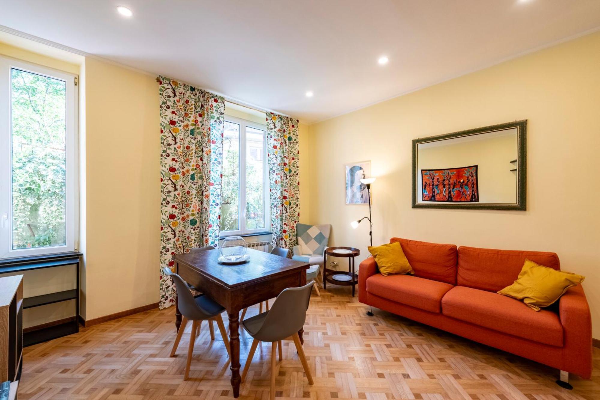 Apartment Joivy Charming With Garden In Castelletto Genua